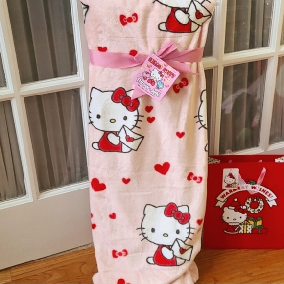 Hello Kitty Other - Hello Kitty Plush Blanket 💖